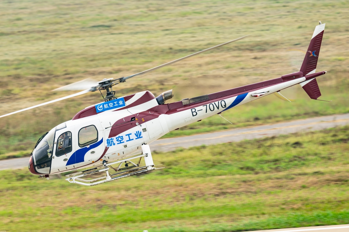 AC311A进行飞行预演。摄影：岳书华