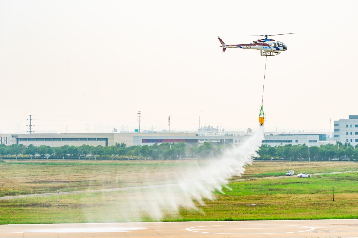 AC311A进行飞行预演。摄影：岳书华-1